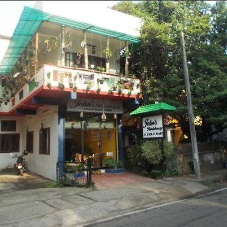Hotel Johns Residency Kochi Exterior foto